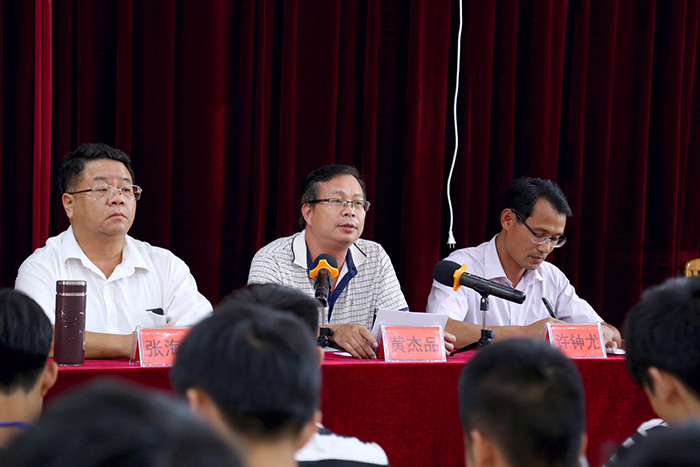 图二 黄杰品副校长在开班仪式上讲话1.jpg