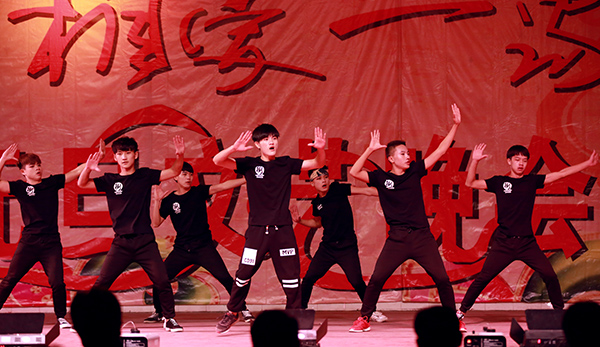 图六 舞蹈队街舞《百舞式》.jpg