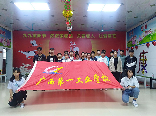 志愿者们合影留念1.jpg