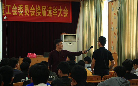 陈晓东老师与学生互动.JPG