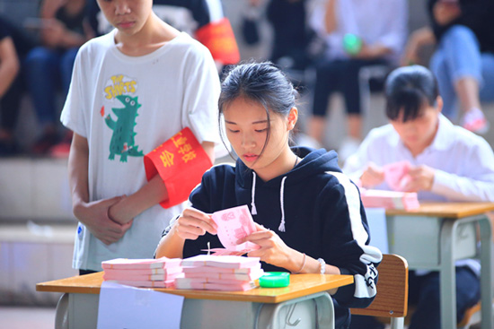 5.开幕式比赛--点钞技能比赛现场.jpg