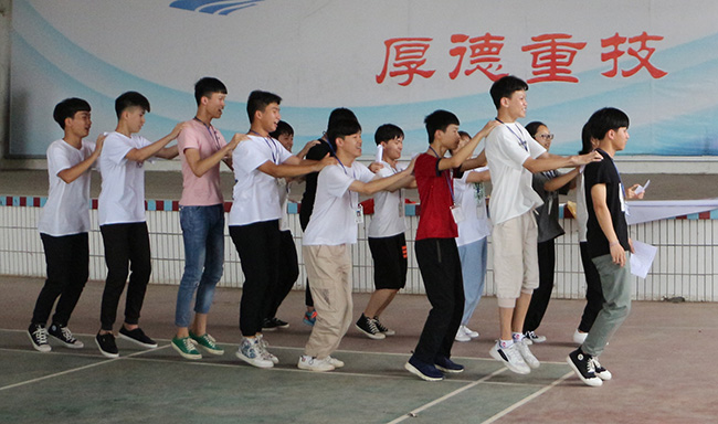 “兔子舞”舞步训练.jpg