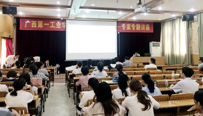 座谈会现场.jpg