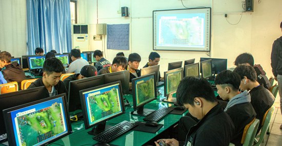 激烈的比赛现场.jpg