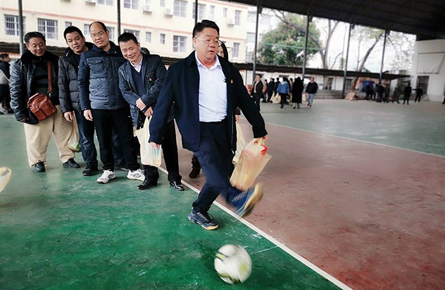 足球射门.jpg