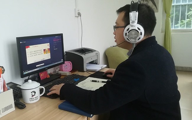 教师授课照片.jpg
