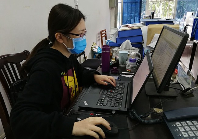 教师在线辅导学生.jpg