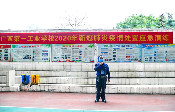 1.演练开始前李健副校长作简要发言.jpg