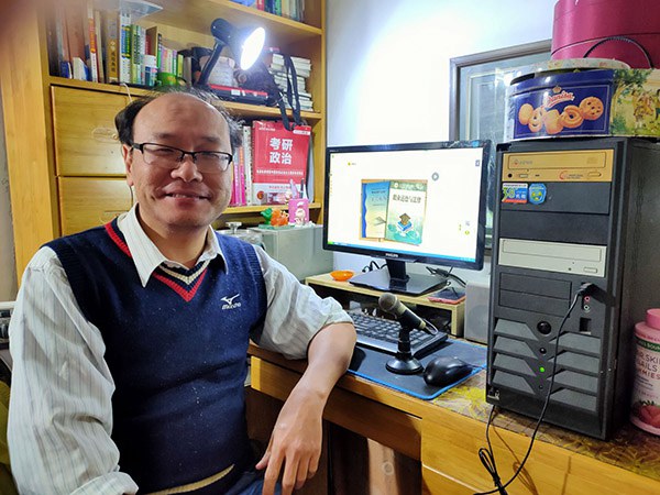 朱翔天老师与《职业道德与法律》课.jpg