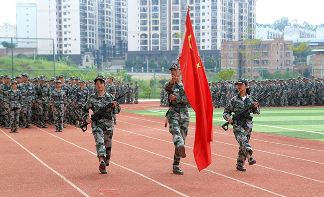 连队接受检阅.JPG