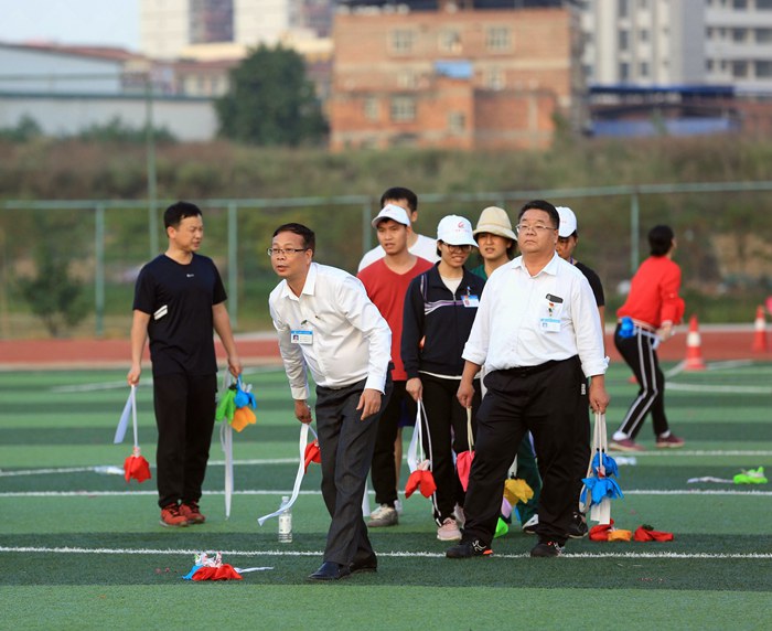 抛绣球比赛.JPG