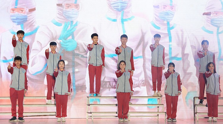 学生手语操《听我说，谢谢你》.JPG