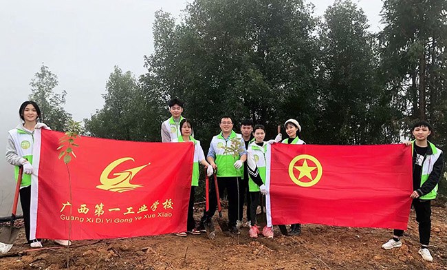 03-20210312我校团员青年参加“绿动青春·植梦八桂”青年义务植树活动.jpg