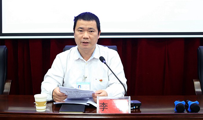 03-20210326李健同志作《广西第一工业学校2020年党风廉政建设工作报告》.jpg