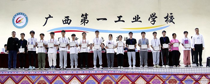 1、优秀学生合影.jpg