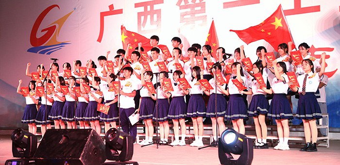 1、2020级酒店班在朗诵《少年中国说》.jpg