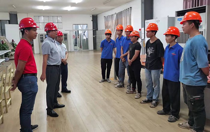 黄杰品校长率校领导走访实习学生工作场所.jpg