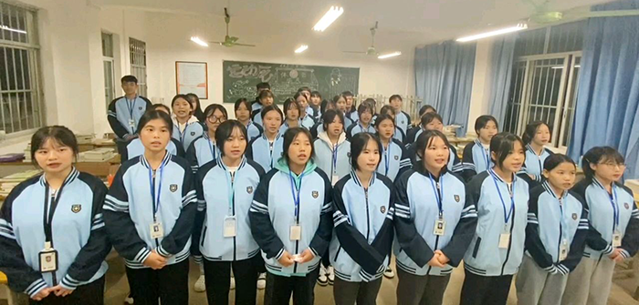 21会计1班读宪法.png