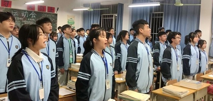 21计算机2班读宪法.jpg