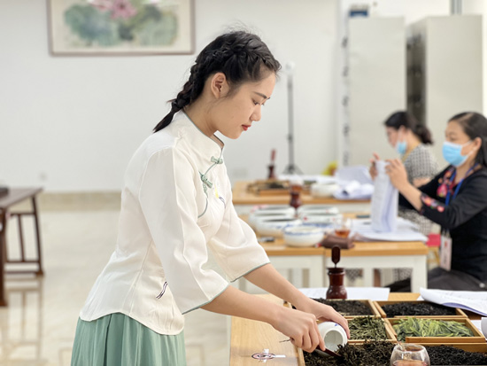 1.操作技能考试现场.jpg