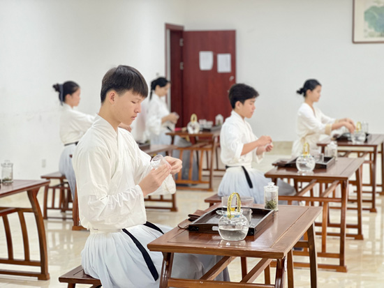 2.操作技能考试现场.jpg