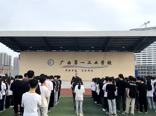 1.“禁毒宣传月”主题晨会.jpg