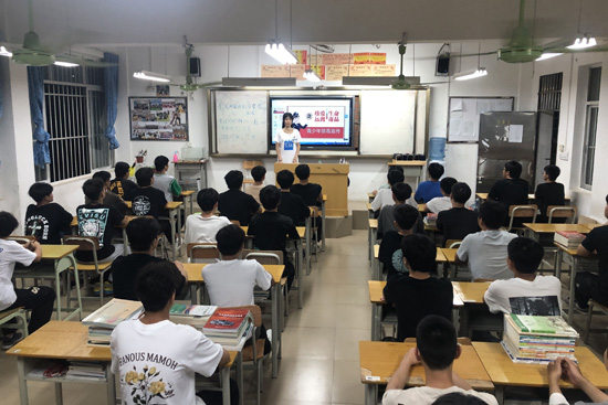 2.开展“禁毒”主题班会.jpg