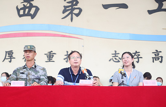 8.黄杰品校长作军训总结.jpg