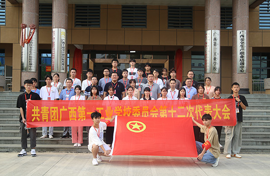 5与会领导与参会代表合影.jpg