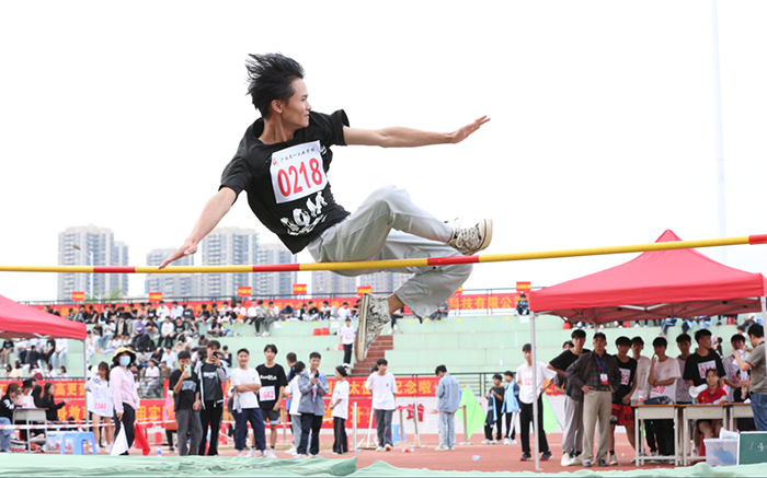 13.奋勇跨越.png
