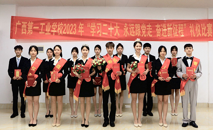 5.获奖选手合影.jpg