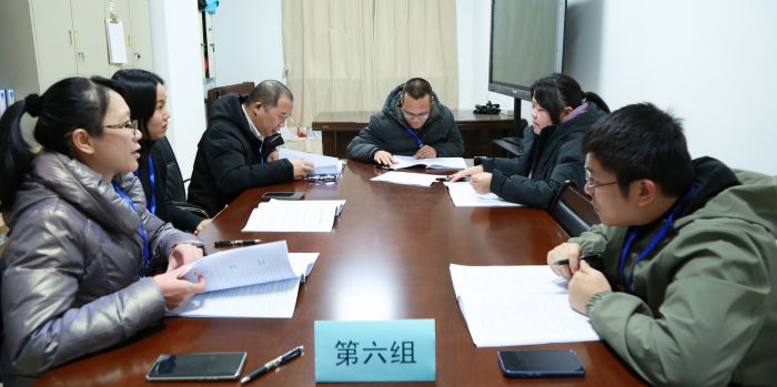 与会代表审议各项报告和制度 (2).jpg