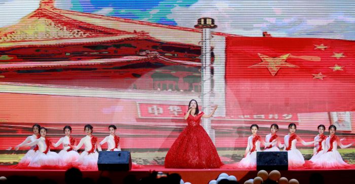 18.歌伴舞蹈《我爱你，中国》.jpg