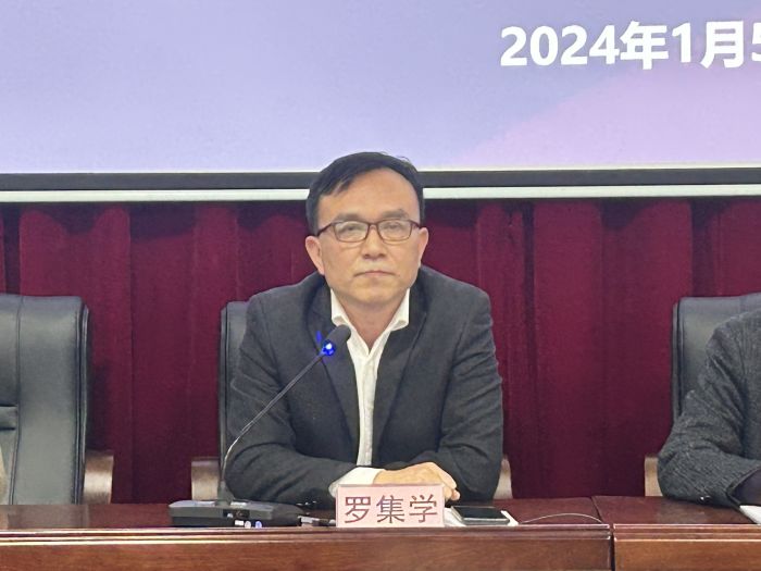 2.南宁市第六职业技术学校副校长罗集学作点评.jpg