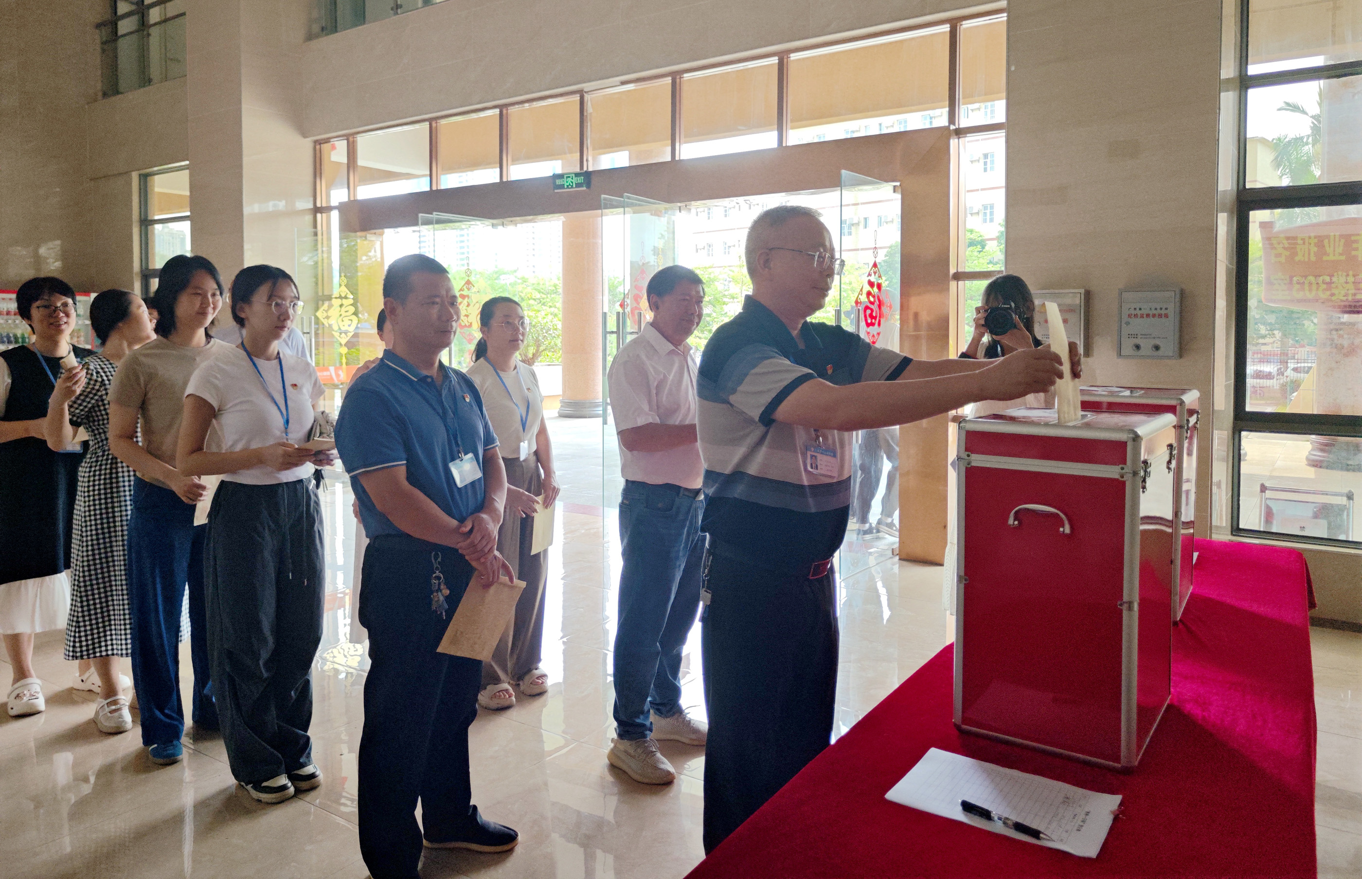 广西第一工业学校开展2025年第十个“中华慈善日”主题宣传暨广西“慈善一日捐”活动