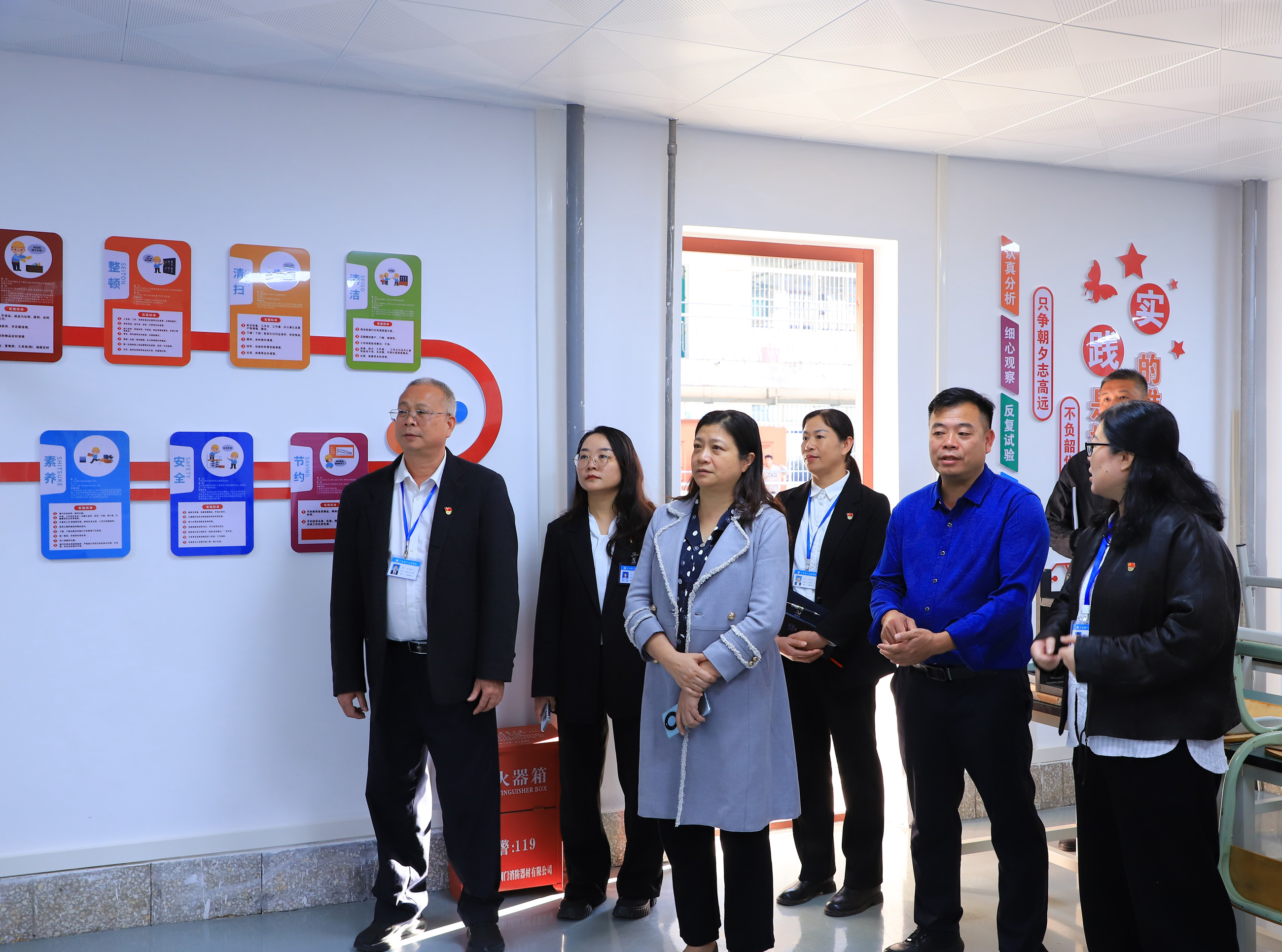 广西第一工业学校迎接广西优质中职学校和专业建设计划中期评估专家进校考察